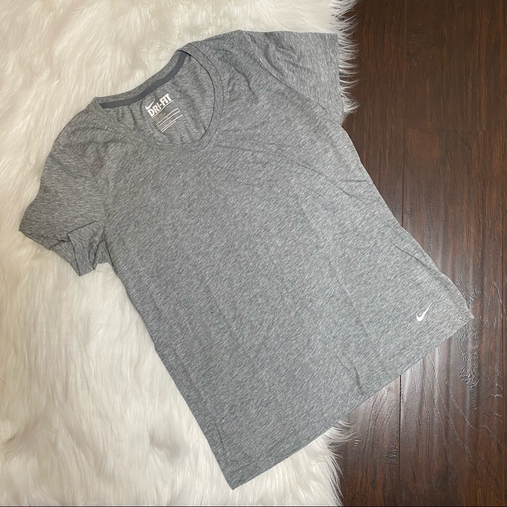 NIKE Women’s Dri fit Gray T-shirt. Sz M